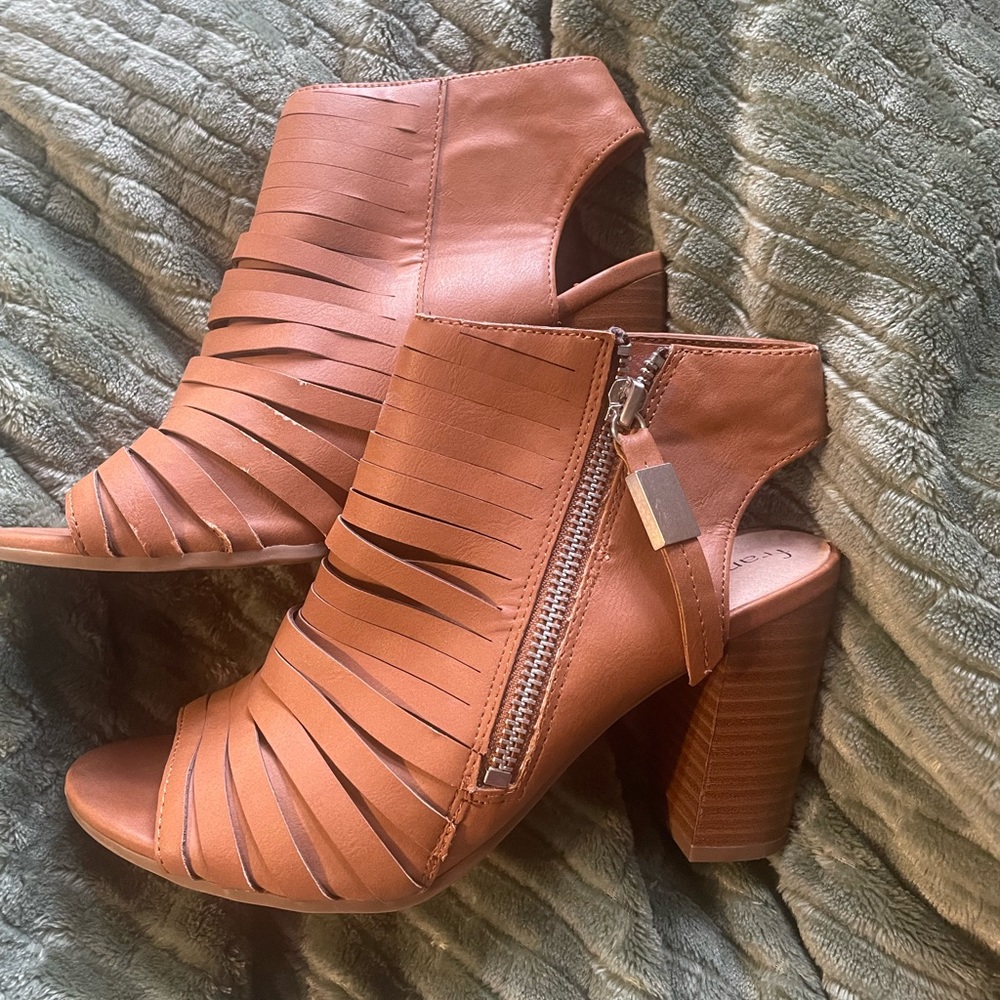 Size six, Francesca’s, heeled ankle boots.